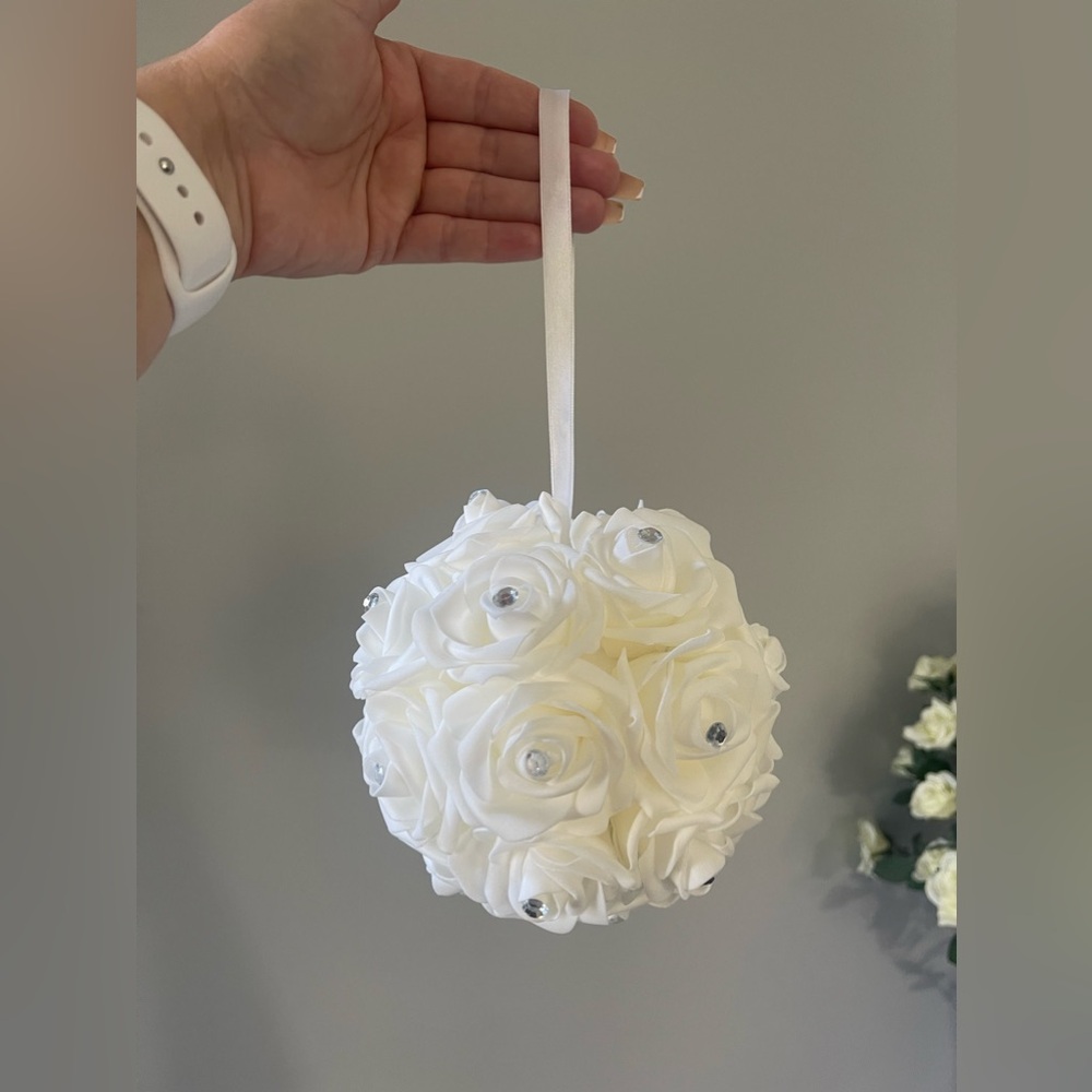 4 Kissing Balls Hanging Flower White w/ Jewel Accents Party Wedding Decoration
